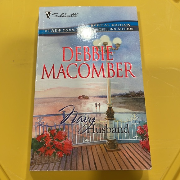 Lot of 3 Debbie Macomber-Navy Series Books🇺🇸⚓️ Bundle your like and save🇺🇸⚓️ - Picture 2 of 8